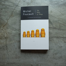 โหลดรูปภาพลงในเครื่องมือใช้ดูของ Gallery The Order of Things
ร้านหนังสือและสิ่งของ เป็นร้านหนังสือภาษาอังกฤษหายาก และร้านกาแฟ หรือ บุ๊คคาเฟ่ ตั้งอยู่สุขุมวิท กรุงเทพ