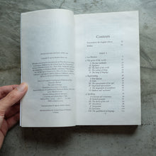 โหลดรูปภาพลงในเครื่องมือใช้ดูของ Gallery The Order of Things
ร้านหนังสือและสิ่งของ เป็นร้านหนังสือภาษาอังกฤษหายาก และร้านกาแฟ หรือ บุ๊คคาเฟ่ ตั้งอยู่สุขุมวิท กรุงเทพ