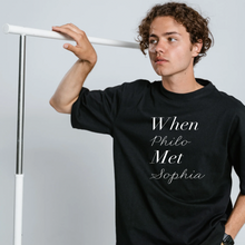 Load image into Gallery viewer, When Philo Met Sophia T-Shirt (Pre-Order)
 ร้านหนังสือและสิ่งของ เป็นร้านหนังสือภาษาอังกฤษหายาก และร้านกาแฟ หรือ บุ๊คคาเฟ่ ตั้งอยู่สุขุมวิท กรุงเทพ