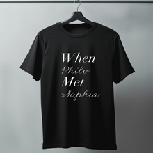 Load image into Gallery viewer, When Philo Met Sophia T-Shirt (Pre-Order)
 ร้านหนังสือและสิ่งของ เป็นร้านหนังสือภาษาอังกฤษหายาก และร้านกาแฟ หรือ บุ๊คคาเฟ่ ตั้งอยู่สุขุมวิท กรุงเทพ