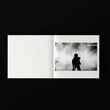 โหลดรูปภาพลงในเครื่องมือใช้ดูของ Gallery No God No King Only Human
 ร้านหนังสือและสิ่งของ เป็นร้านหนังสือภาษาอังกฤษหายาก และร้านกาแฟ หรือ บุ๊คคาเฟ่ ตั้งอยู่สุขุมวิท กรุงเทพ