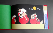 โหลดรูปภาพลงในเครื่องมือใช้ดูของ Gallery Red box
ร้านหนังสือและสิ่งของ เป็นร้านหนังสือภาษาอังกฤษหายาก และร้านกาแฟ หรือ บุ๊คคาเฟ่ ตั้งอยู่สุขุมวิท กรุงเทพ