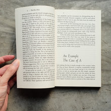 Load image into Gallery viewer, The Box Man | Kobo Abe
 ร้านหนังสือและสิ่งของ เป็นร้านหนังสือภาษาอังกฤษหายาก และร้านกาแฟ หรือ บุ๊คคาเฟ่ ตั้งอยู่สุขุมวิท กรุงเทพ