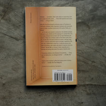 Load image into Gallery viewer, The Box Man | Kobo Abe
 ร้านหนังสือและสิ่งของ เป็นร้านหนังสือภาษาอังกฤษหายาก และร้านกาแฟ หรือ บุ๊คคาเฟ่ ตั้งอยู่สุขุมวิท กรุงเทพ