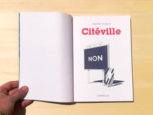 โหลดรูปภาพลงในเครื่องมือใช้ดูของ Gallery Citéville
ร้านหนังสือและสิ่งของ เป็นร้านหนังสือภาษาอังกฤษหายาก และร้านกาแฟ หรือ บุ๊คคาเฟ่ ตั้งอยู่สุขุมวิท กรุงเทพ