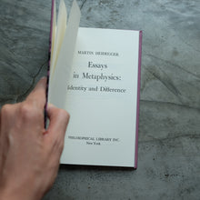 Load image into Gallery viewer, Essay in The Metaphysics | Martin Heidegger
 ร้านหนังสือและสิ่งของ เป็นร้านหนังสือภาษาอังกฤษหายาก และร้านกาแฟ หรือ บุ๊คคาเฟ่ ตั้งอยู่สุขุมวิท กรุงเทพ