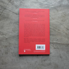 โหลดรูปภาพลงในเครื่องมือใช้ดูของ Gallery The Total Art of Stalinism | Boris Groys
 ร้านหนังสือและสิ่งของ เป็นร้านหนังสือภาษาอังกฤษหายาก และร้านกาแฟ หรือ บุ๊คคาเฟ่ ตั้งอยู่สุขุมวิท กรุงเทพ