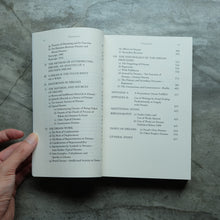 Load image into Gallery viewer, The Interpretation of Dreams: The Complete and Definitive Text | Sigmund Freud
 ร้านหนังสือและสิ่งของ เป็นร้านหนังสือภาษาอังกฤษหายาก และร้านกาแฟ หรือ บุ๊คคาเฟ่ ตั้งอยู่สุขุมวิท กรุงเทพ