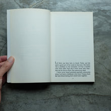 โหลดรูปภาพลงในเครื่องมือใช้ดูของ Gallery The Ravishing of Lol Stein | Marguerite Duras
ร้านหนังสือและสิ่งของ เป็นร้านหนังสือภาษาอังกฤษหายาก และร้านกาแฟ หรือ บุ๊คคาเฟ่ ตั้งอยู่สุขุมวิท กรุงเทพ