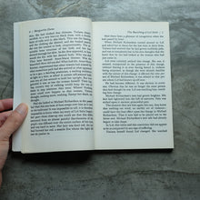 โหลดรูปภาพลงในเครื่องมือใช้ดูของ Gallery The Ravishing of Lol Stein | Marguerite Duras
ร้านหนังสือและสิ่งของ เป็นร้านหนังสือภาษาอังกฤษหายาก และร้านกาแฟ หรือ บุ๊คคาเฟ่ ตั้งอยู่สุขุมวิท กรุงเทพ