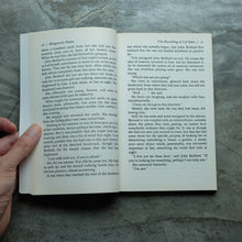 โหลดรูปภาพลงในเครื่องมือใช้ดูของ Gallery The Ravishing of Lol Stein | Marguerite Duras
ร้านหนังสือและสิ่งของ เป็นร้านหนังสือภาษาอังกฤษหายาก และร้านกาแฟ หรือ บุ๊คคาเฟ่ ตั้งอยู่สุขุมวิท กรุงเทพ