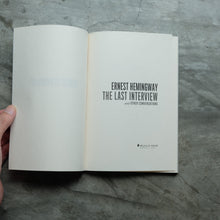 Load image into Gallery viewer, Ernest Hemingway: The Last Interview: and Other Conversations | Ernest Hemingway
ร้านหนังสือและสิ่งของ เป็นร้านหนังสือภาษาอังกฤษหายาก และร้านกาแฟ หรือ บุ๊คคาเฟ่ ตั้งอยู่สุขุมวิท กรุงเทพ