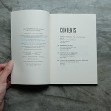 Load image into Gallery viewer, Ernest Hemingway: The Last Interview: and Other Conversations | Ernest Hemingway
ร้านหนังสือและสิ่งของ เป็นร้านหนังสือภาษาอังกฤษหายาก และร้านกาแฟ หรือ บุ๊คคาเฟ่ ตั้งอยู่สุขุมวิท กรุงเทพ