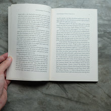 Load image into Gallery viewer, Ernest Hemingway: The Last Interview: and Other Conversations | Ernest Hemingway
ร้านหนังสือและสิ่งของ เป็นร้านหนังสือภาษาอังกฤษหายาก และร้านกาแฟ หรือ บุ๊คคาเฟ่ ตั้งอยู่สุขุมวิท กรุงเทพ