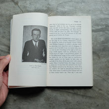 Load image into Gallery viewer, Nadja
ร้านหนังสือและสิ่งของ เป็นร้านหนังสือภาษาอังกฤษหายาก และร้านกาแฟ หรือ บุ๊คคาเฟ่ ตั้งอยู่สุขุมวิท กรุงเทพ