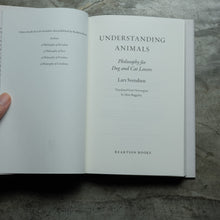 Load image into Gallery viewer, Understanding Animals | Lars Svendson
ร้านหนังสือและสิ่งของ เป็นร้านหนังสือภาษาอังกฤษหายาก และร้านกาแฟ หรือ บุ๊คคาเฟ่ ตั้งอยู่สุขุมวิท กรุงเทพ