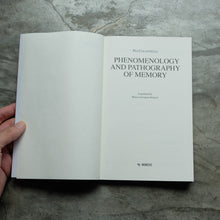 Load image into Gallery viewer, Phenomenology and Pathography of Memory | Pio Collonnelo
ร้านหนังสือและสิ่งของ เป็นร้านหนังสือภาษาอังกฤษหายาก และร้านกาแฟ หรือ บุ๊คคาเฟ่ ตั้งอยู่สุขุมวิท กรุงเทพ