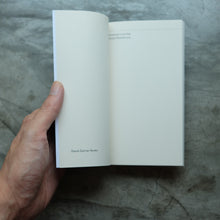 โหลดรูปภาพลงในเครื่องมือใช้ดูของ Gallery Duchamp's Last Day | Donald Shambroom
ร้านหนังสือและสิ่งของ เป็นร้านหนังสือภาษาอังกฤษหายาก และร้านกาแฟ หรือ บุ๊คคาเฟ่ ตั้งอยู่สุขุมวิท กรุงเทพ