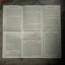 โหลดรูปภาพลงในเครื่องมือใช้ดูของ Gallery Ideas Have No Smell - Three Belgian Surrealist Booklets
ร้านหนังสือและสิ่งของ เป็นร้านหนังสือภาษาอังกฤษหายาก และร้านกาแฟ หรือ บุ๊คคาเฟ่ ตั้งอยู่สุขุมวิท กรุงเทพ