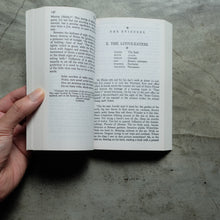 Load image into Gallery viewer, James Joyce's Ulysses | Stuart Gilbert
ร้านหนังสือและสิ่งของ เป็นร้านหนังสือภาษาอังกฤษหายาก และร้านกาแฟ หรือ บุ๊คคาเฟ่ ตั้งอยู่สุขุมวิท กรุงเทพ