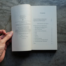 โหลดรูปภาพลงในเครื่องมือใช้ดูของ Gallery Poetics of Space | Gaston Bachelard
ร้านหนังสือและสิ่งของ เป็นร้านหนังสือภาษาอังกฤษหายาก และร้านกาแฟ หรือ บุ๊คคาเฟ่ ตั้งอยู่สุขุมวิท กรุงเทพ