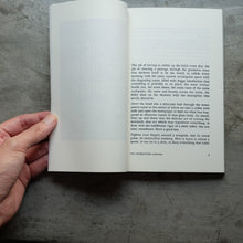 Load image into Gallery viewer, Cronopios and Famas | Julio Cortázar
 ร้านหนังสือและสิ่งของ เป็นร้านหนังสือภาษาอังกฤษหายาก และร้านกาแฟ หรือ บุ๊คคาเฟ่ ตั้งอยู่สุขุมวิท กรุงเทพ