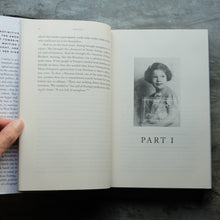 Load image into Gallery viewer, Sontag : Her Life and Work | Benjamin Moser
ร้านหนังสือและสิ่งของ เป็นร้านหนังสือภาษาอังกฤษหายาก และร้านกาแฟ หรือ บุ๊คคาเฟ่ ตั้งอยู่สุขุมวิท กรุงเทพ