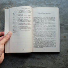 Load image into Gallery viewer, Will You Please Be Quiet, Please? | Raymond Carver
 ร้านหนังสือและสิ่งของ เป็นร้านหนังสือภาษาอังกฤษหายาก และร้านกาแฟ หรือ บุ๊คคาเฟ่ ตั้งอยู่สุขุมวิท กรุงเทพ