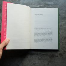 Load image into Gallery viewer, The Totalitarian Experience | Tzvetan Todorov
ร้านหนังสือและสิ่งของ เป็นร้านหนังสือภาษาอังกฤษหายาก และร้านกาแฟ หรือ บุ๊คคาเฟ่ ตั้งอยู่สุขุมวิท กรุงเทพ