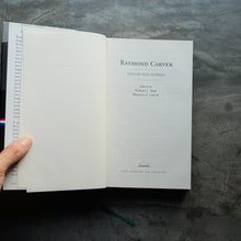 Load image into Gallery viewer, Collected Stories | Raymond Carver
 ร้านหนังสือและสิ่งของ เป็นร้านหนังสือภาษาอังกฤษหายาก และร้านกาแฟ หรือ บุ๊คคาเฟ่ ตั้งอยู่สุขุมวิท กรุงเทพ