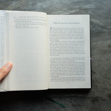 Load image into Gallery viewer, Collected Stories | Raymond Carver
 ร้านหนังสือและสิ่งของ เป็นร้านหนังสือภาษาอังกฤษหายาก และร้านกาแฟ หรือ บุ๊คคาเฟ่ ตั้งอยู่สุขุมวิท กรุงเทพ