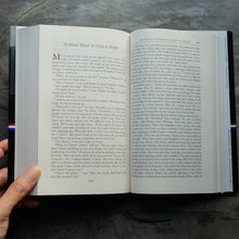 Load image into Gallery viewer, Collected Stories | Raymond Carver
 ร้านหนังสือและสิ่งของ เป็นร้านหนังสือภาษาอังกฤษหายาก และร้านกาแฟ หรือ บุ๊คคาเฟ่ ตั้งอยู่สุขุมวิท กรุงเทพ