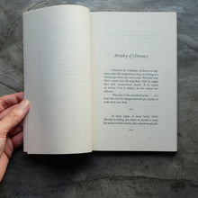 โหลดรูปภาพลงในเครื่องมือใช้ดูของ Gallery All Gall Is Divided | E.M. Cioran
ร้านหนังสือและสิ่งของ เป็นร้านหนังสือภาษาอังกฤษหายาก และร้านกาแฟ หรือ บุ๊คคาเฟ่ ตั้งอยู่สุขุมวิท กรุงเทพ