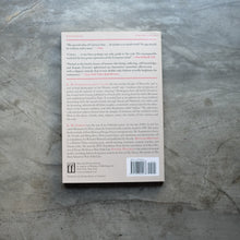 โหลดรูปภาพลงในเครื่องมือใช้ดูของ Gallery All Gall Is Divided | E.M. Cioran
ร้านหนังสือและสิ่งของ เป็นร้านหนังสือภาษาอังกฤษหายาก และร้านกาแฟ หรือ บุ๊คคาเฟ่ ตั้งอยู่สุขุมวิท กรุงเทพ