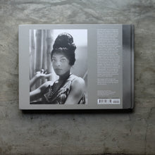 โหลดรูปภาพลงในเครื่องมือใช้ดูของ Gallery Staring Back | Chris Marker
ร้านหนังสือและสิ่งของ เป็นร้านหนังสือภาษาอังกฤษหายาก และร้านกาแฟ หรือ บุ๊คคาเฟ่ ตั้งอยู่สุขุมวิท กรุงเทพ