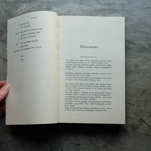 โหลดรูปภาพลงในเครื่องมือใช้ดูของ Gallery Hour of Our Death | Philippe Aries
ร้านหนังสือและสิ่งของ เป็นร้านหนังสือภาษาอังกฤษหายาก และร้านกาแฟ หรือ บุ๊คคาเฟ่ ตั้งอยู่สุขุมวิท กรุงเทพ