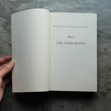 โหลดรูปภาพลงในเครื่องมือใช้ดูของ Gallery Hour of Our Death | Philippe Aries
ร้านหนังสือและสิ่งของ เป็นร้านหนังสือภาษาอังกฤษหายาก และร้านกาแฟ หรือ บุ๊คคาเฟ่ ตั้งอยู่สุขุมวิท กรุงเทพ