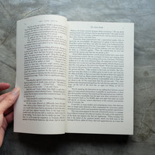 โหลดรูปภาพลงในเครื่องมือใช้ดูของ Gallery Hour of Our Death | Philippe Aries
ร้านหนังสือและสิ่งของ เป็นร้านหนังสือภาษาอังกฤษหายาก และร้านกาแฟ หรือ บุ๊คคาเฟ่ ตั้งอยู่สุขุมวิท กรุงเทพ