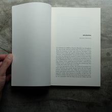 โหลดรูปภาพลงในเครื่องมือใช้ดูของ Gallery Into Disaster | Maurice Blanchot
ร้านหนังสือและสิ่งของ เป็นร้านหนังสือภาษาอังกฤษหายาก และร้านกาแฟ หรือ บุ๊คคาเฟ่ ตั้งอยู่สุขุมวิท กรุงเทพ