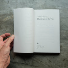 โหลดรูปภาพลงในเครื่องมือใช้ดูของ Gallery The Baron in the Trees | Italo Calvino
 ร้านหนังสือและสิ่งของ เป็นร้านหนังสือภาษาอังกฤษหายาก และร้านกาแฟ หรือ บุ๊คคาเฟ่ ตั้งอยู่สุขุมวิท กรุงเทพ