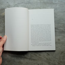 โหลดรูปภาพลงในเครื่องมือใช้ดูของ Gallery The Nonexistent Knight | Italo Calvino
 ร้านหนังสือและสิ่งของ เป็นร้านหนังสือภาษาอังกฤษหายาก และร้านกาแฟ หรือ บุ๊คคาเฟ่ ตั้งอยู่สุขุมวิท กรุงเทพ