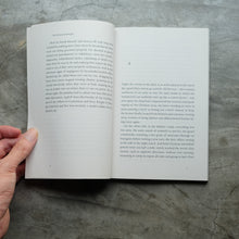 โหลดรูปภาพลงในเครื่องมือใช้ดูของ Gallery The Nonexistent Knight | Italo Calvino
 ร้านหนังสือและสิ่งของ เป็นร้านหนังสือภาษาอังกฤษหายาก และร้านกาแฟ หรือ บุ๊คคาเฟ่ ตั้งอยู่สุขุมวิท กรุงเทพ