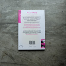 Load image into Gallery viewer, Julia and the Bazooka | Anna Kavan
 ร้านหนังสือและสิ่งของ เป็นร้านหนังสือภาษาอังกฤษหายาก และร้านกาแฟ หรือ บุ๊คคาเฟ่ ตั้งอยู่สุขุมวิท กรุงเทพ