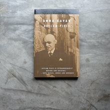 Load image into Gallery viewer, Asylum Piece | Anna Kavan
 ร้านหนังสือและสิ่งของ เป็นร้านหนังสือภาษาอังกฤษหายาก และร้านกาแฟ หรือ บุ๊คคาเฟ่ ตั้งอยู่สุขุมวิท กรุงเทพ