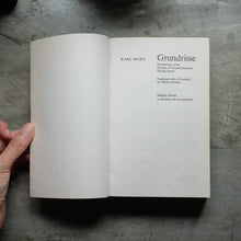 โหลดรูปภาพลงในเครื่องมือใช้ดูของ Gallery Grundrisse : Foundations of the Critique of Political Economy | Karl Marx
ร้านหนังสือและสิ่งของ เป็นร้านหนังสือภาษาอังกฤษหายาก และร้านกาแฟ หรือ บุ๊คคาเฟ่ ตั้งอยู่สุขุมวิท กรุงเทพ