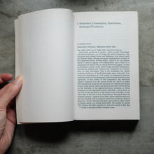 โหลดรูปภาพลงในเครื่องมือใช้ดูของ Gallery Grundrisse : Foundations of the Critique of Political Economy | Karl Marx
ร้านหนังสือและสิ่งของ เป็นร้านหนังสือภาษาอังกฤษหายาก และร้านกาแฟ หรือ บุ๊คคาเฟ่ ตั้งอยู่สุขุมวิท กรุงเทพ