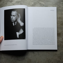 โหลดรูปภาพลงในเครื่องมือใช้ดูของ Gallery Essays on Adolf Loos
ร้านหนังสือและสิ่งของ เป็นร้านหนังสือภาษาอังกฤษหายาก และร้านกาแฟ หรือ บุ๊คคาเฟ่ ตั้งอยู่สุขุมวิท กรุงเทพ