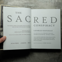 Load image into Gallery viewer, The Sacred Conspiracy
ร้านหนังสือและสิ่งของ เป็นร้านหนังสือภาษาอังกฤษหายาก และร้านกาแฟ หรือ บุ๊คคาเฟ่ ตั้งอยู่สุขุมวิท กรุงเทพ