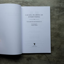 โหลดรูปภาพลงในเครื่องมือใช้ดูของ Gallery Lacan
 ร้านหนังสือและสิ่งของ เป็นร้านหนังสือภาษาอังกฤษหายาก และร้านกาแฟ หรือ บุ๊คคาเฟ่ ตั้งอยู่สุขุมวิท กรุงเทพ