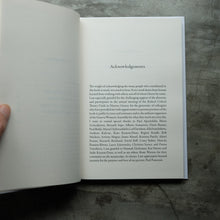 Load image into Gallery viewer, Comrade
ร้านหนังสือและสิ่งของ เป็นร้านหนังสือภาษาอังกฤษหายาก และร้านกาแฟ หรือ บุ๊คคาเฟ่ ตั้งอยู่สุขุมวิท กรุงเทพ